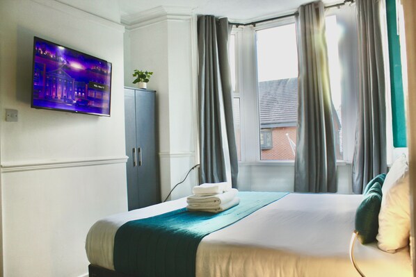 Standaard tweepersoonskamer, en-suite badkamer | Verduisterende gordijnen, een strijkplank/strijkijzer, gratis wifi