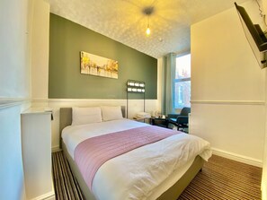 Doppia Superior, bagno in camera | Tende oscuranti, ferro/asse da stiro, Wi-Fi gratuito, lenzuola