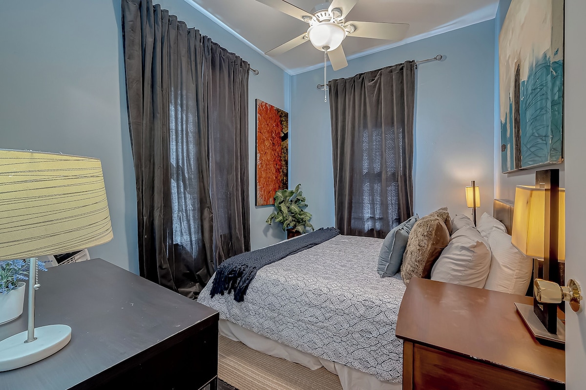 Photo 3 of The Red Door - Charming 1-bdrm cottage in the very popular Washington corridor!