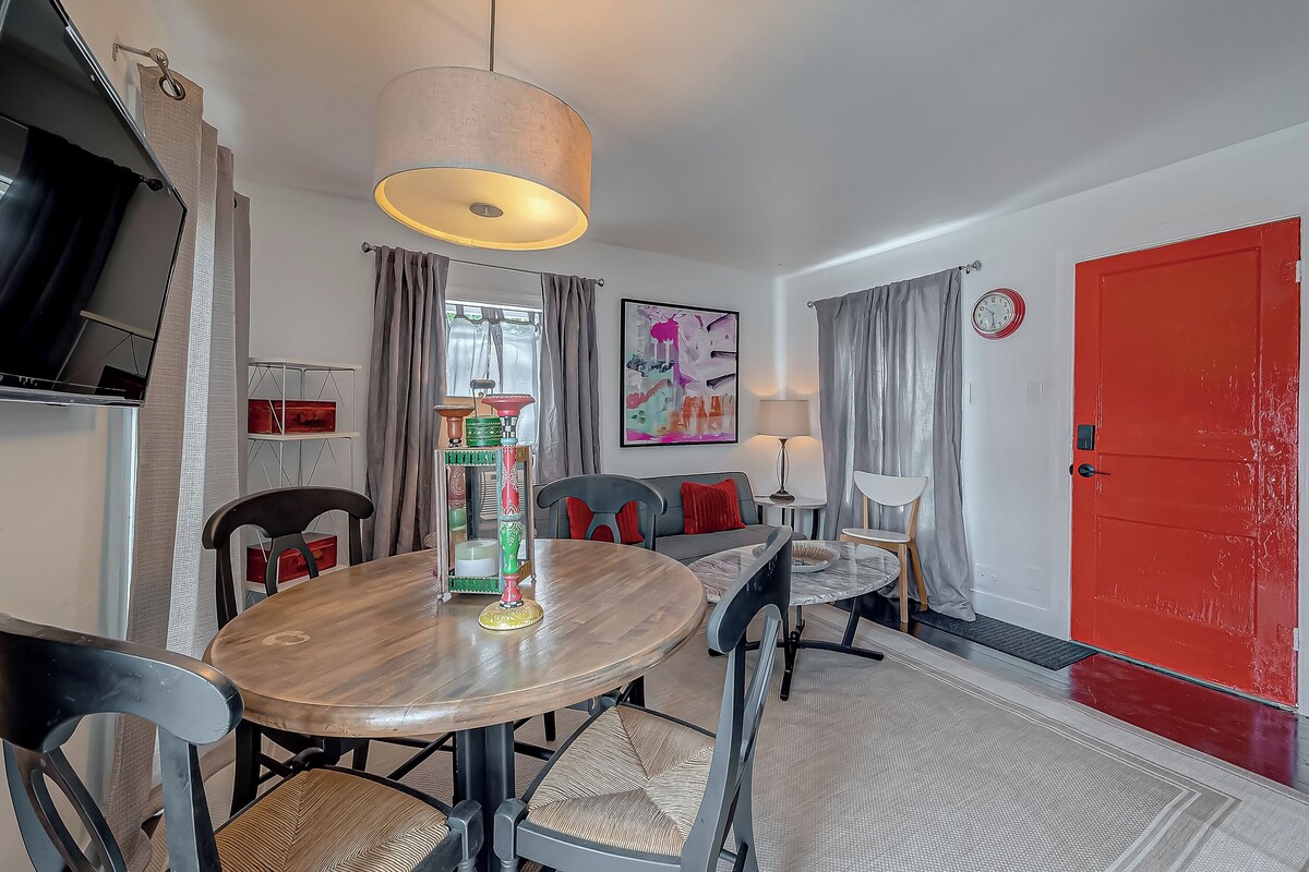 Photo 7 of The Red Door - Charming 1-bdrm cottage in the very popular Washington corridor!