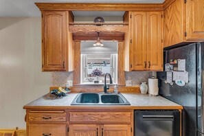 Interior - The Wreath House. A resort style property located in Manhattan, Kansas. (Manhattan)