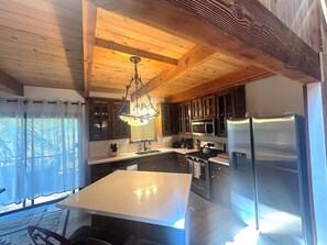 Fridge, microwave, oven, stovetop - Walk to Heavenly! (South Lake Tahoe)