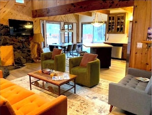 Smart TV, fireplace - Walk to Heavenly! (South Lake Tahoe)