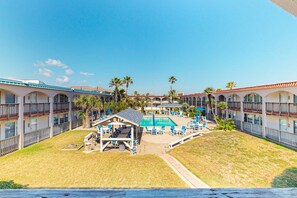 A heated pool - Beach Access Across the Street, Shared Heated Pool (Corpus Christi)