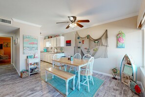 Dining - Beach Access Across the Street, Shared Heated Pool (Corpus Christi)