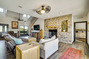 TV, fireplace, stereo