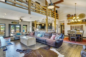 Interior - Hot Tub + Fire Pit: Possum Kingdom Lake Retreat! (Strawn)