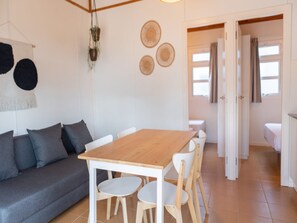 Dining - Bungalow in Malgrat Near Golden Beaches (Malgrat de Mar)