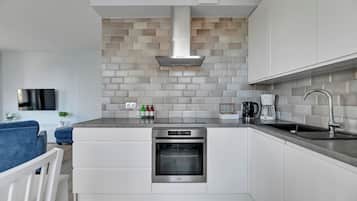 Comfort Apartment | Private kitchen | Electric kettle, toaster