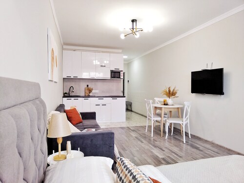 Cozy "Spica" apartment with mountain view in Almaty + AC, WiFi