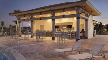 屋外ダイニングエリア