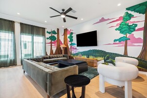 Superior Apartment, City View | Living area