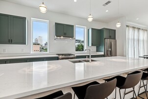 Deluxe Apartment, Pool View | Private kitchen