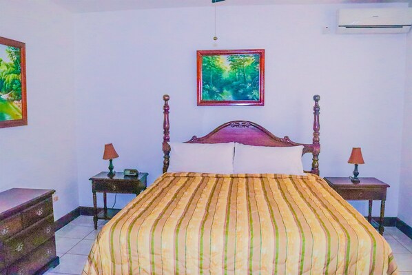 1 habitación, tabla de planchar con plancha, wifi y ropa de cama 