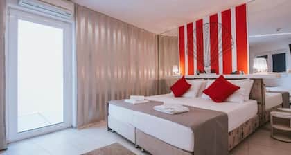 Hotel B - Bed in Eight Bed Mixed Dormitory Room