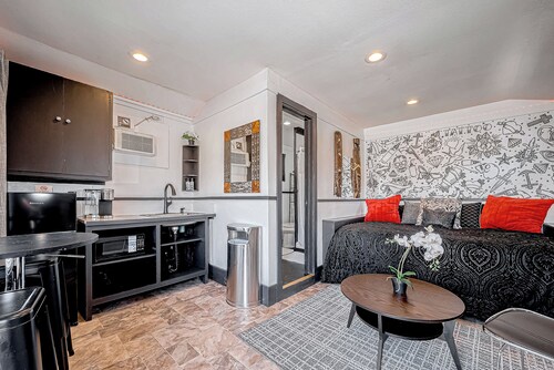 Tattoo Studio-this converted tattoo studio faces all the Washington Ave action