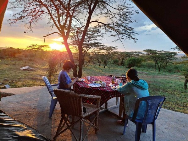 Outdoor dining - we we are located at maasaimara 1.5 km from the main entrance
(Narok County)