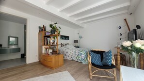 1 多间卧室、办公桌、旅行婴儿床、免费 WiFi