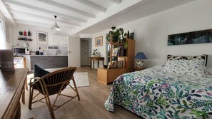 1 slaapkamer, een bureau, reisbedje, gratis wifi