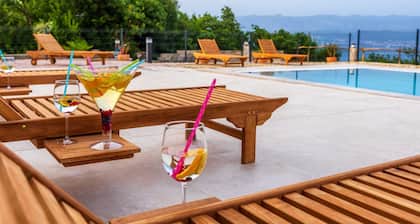 Holiday house Prevolt with a private Pool and Seaview