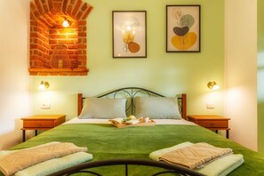 4 slaapkamers, een strijkplank/strijkijzer, gratis wifi, beddengoed