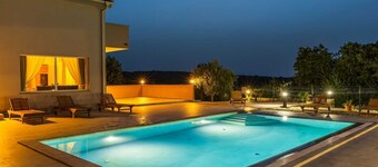 Holiday house Prevolt with a private Pool and Seaview