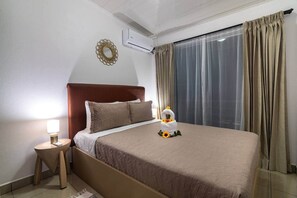 6 chambres, coffres-forts dans les chambres, fer et planche à repasser