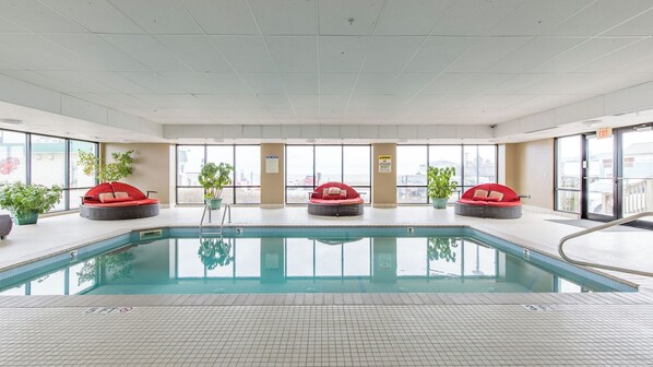 屋内プール、温水プール