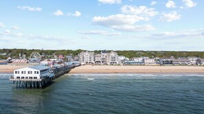 På stranden
