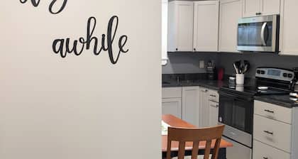 Modern NewlyFurnished Acadia Apt