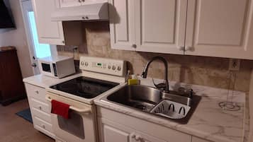 Coffee/tea maker, microwave, oven, stovetop