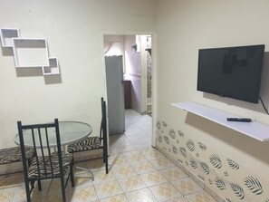 Dining - Amazing 1-bedroom apartment in Paramaribo with WiFi (Paramaribo)