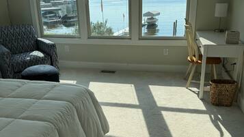 4 bedrooms, desk, iron/ironing board, free WiFi