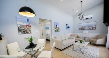 Charming Dockside Escape: Life by the Ocean