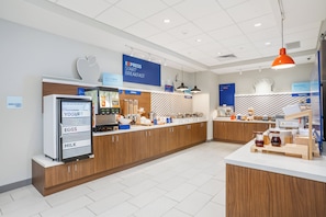 Free daily self-service breakfast  - Holiday Inn Express & Suites Cedar Rapids NE – Marion by IHG (Marion)