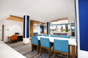 Exterior - Holiday Inn Express & Suites Cedar Rapids NE – Marion by IHG (Marion)