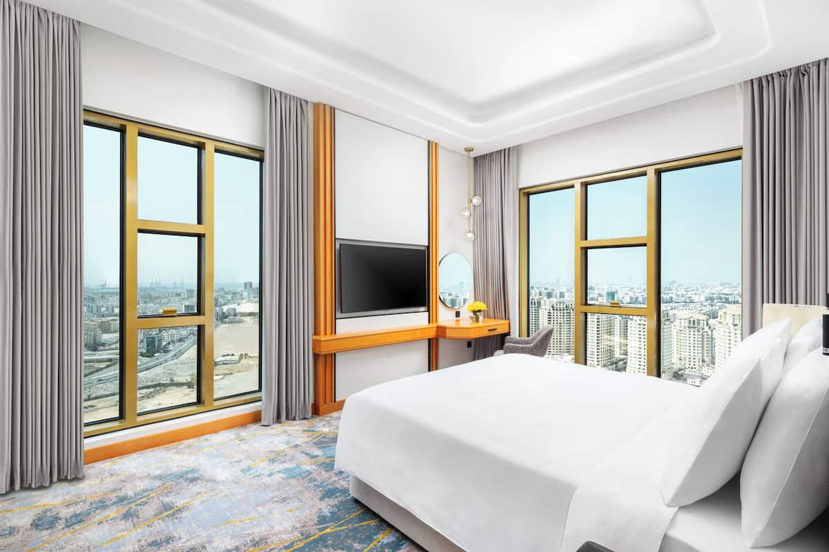 Deluxe Suite, 1 Bedroom | Free minibar items, in-room safe, desk, laptop workspace