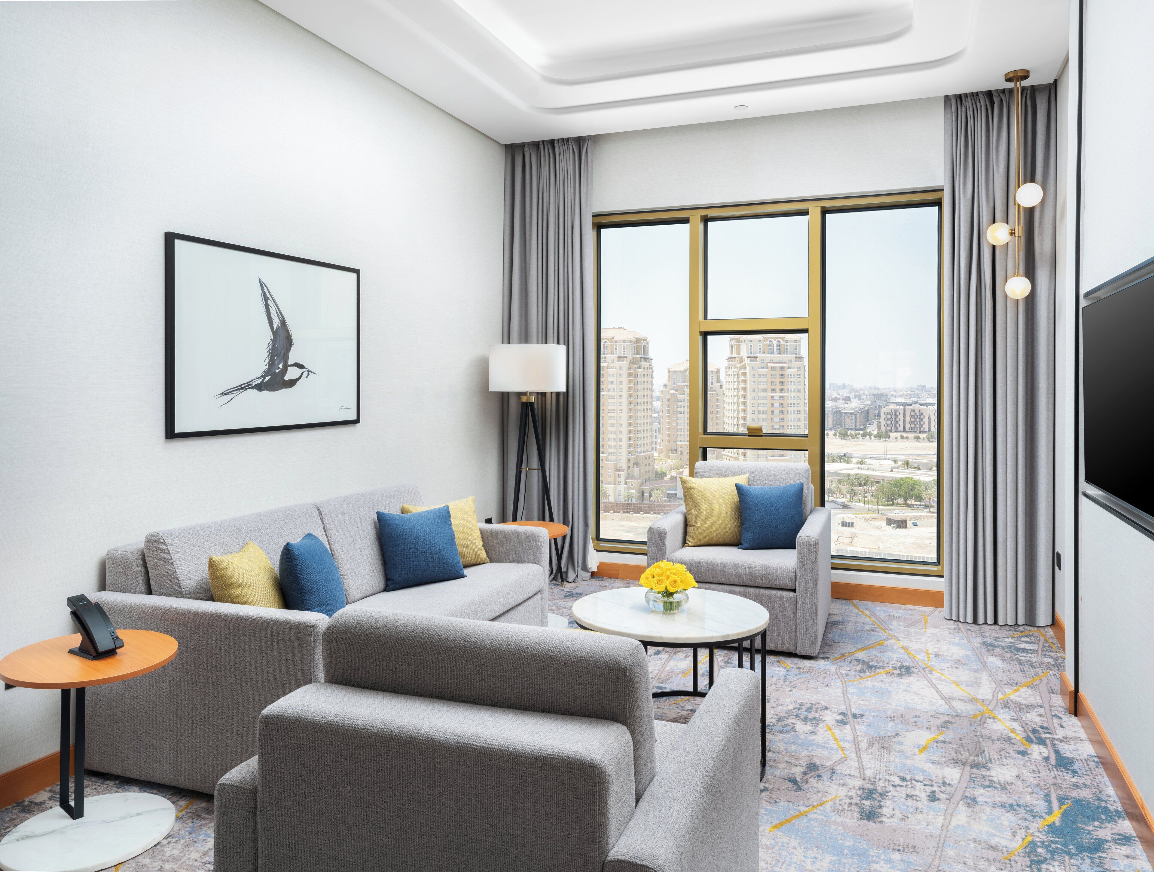 Artículos del minibar gratis y caja de seguridad en la habitación 