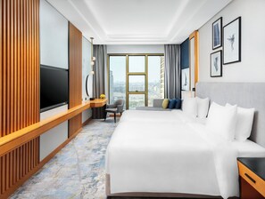 Free minibar items, in-room safe, desk, laptop workspace - voco Jeddah Gate by IHG (Jeddah)