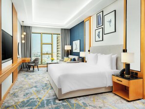 Free minibar items, in-room safe, desk, laptop workspace - voco Jeddah Gate by IHG (Jeddah)