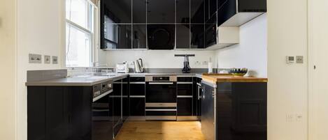 Maison | Cuisine privée | Réfrigérateur, micro-ondes, four, plaque de cuisson