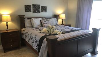 House, Multiple Beds, Pool Access, Pool View | 4 bedrooms, individually decorated, individually furnished, bed sheets