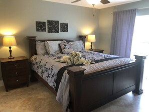 Ferienhaus, Mehrere Betten, Poolzugang, Poolblick | 4 Schlafzimmer, individuell dekoriert, individuell eingerichtet