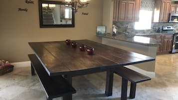 House, Multiple Beds, Pool Access, Pool View | Dining