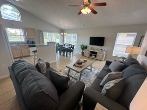 Living area - Southern Dunes, Golf Front Villa (Haines City)