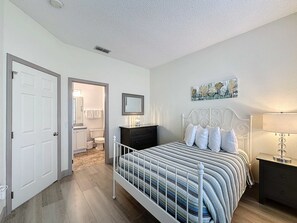 House, Multiple Beds, Pool Access, Pool View | 4 bedrooms, individually decorated, individually furnished - South Facing Golf Course Villa, Updates Throughout! (Haines City)