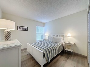 Casa, varias camas, acceso a la alberca, vista a la alberca | 4 habitaciones, decoración personalizada y muebles diferentes 