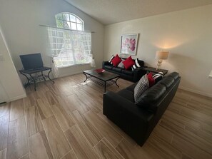 Hus, flere senger, adgang til basseng, bassengutsikt | Oppholdsområde