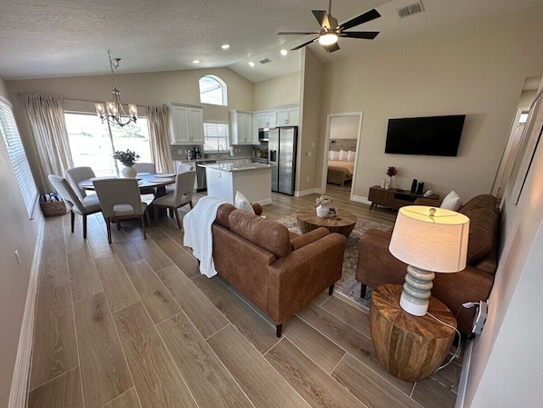 House, Multiple Beds, Pool Access, Pool View | Interior