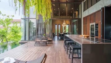 Villa | Dining